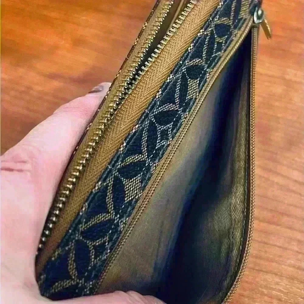 Vintage Fossil Long Zip Wallet - Picture 4 of 6